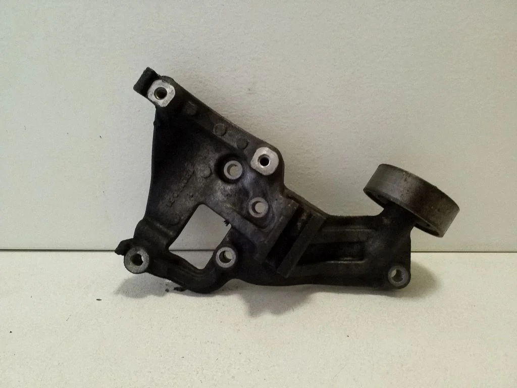Generator/alternator bracket 1801A061