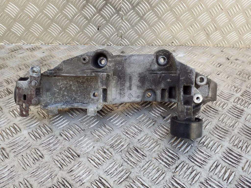 Generator/alternator bracket 8200527320C