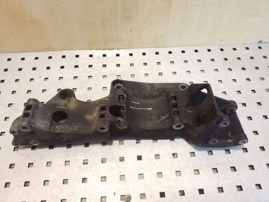 Generator/alternator bracket R045903113C