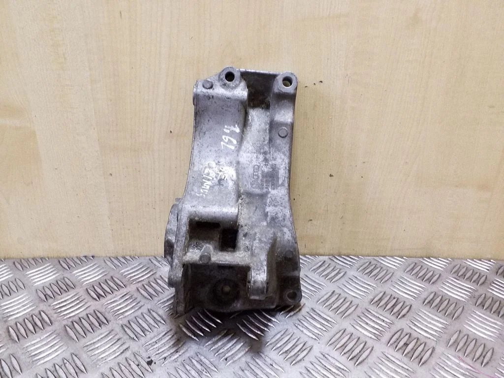 Generator/alternator bracket 030145169H