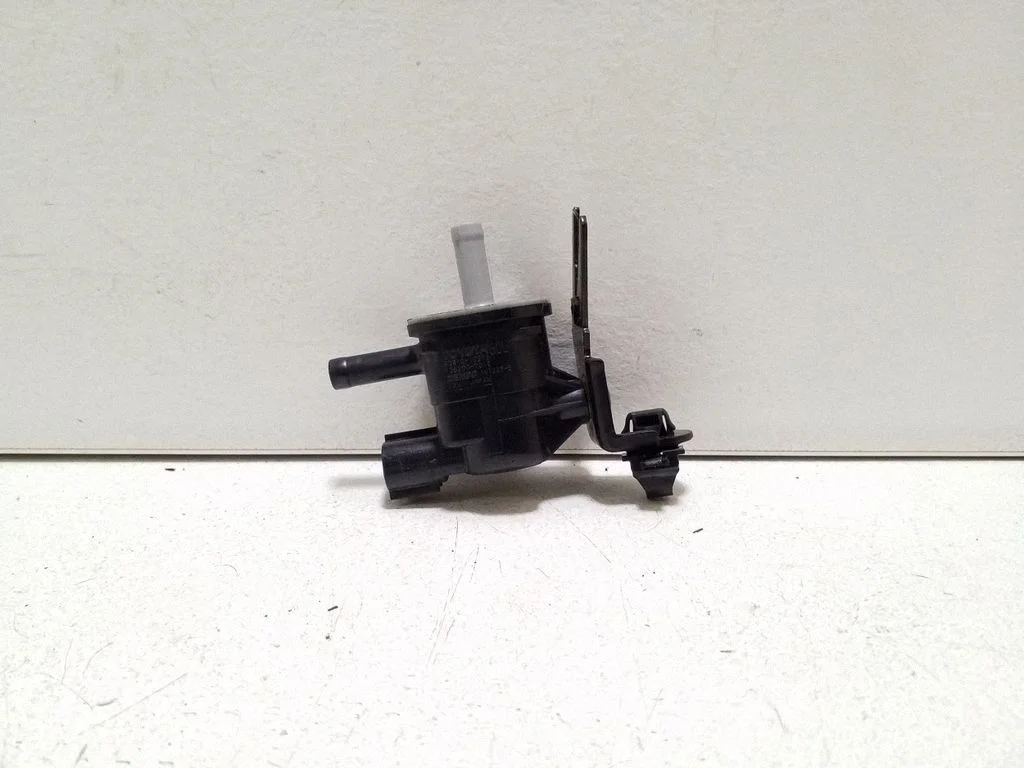 Vacuum valve – Lexus NX (2014-2021)