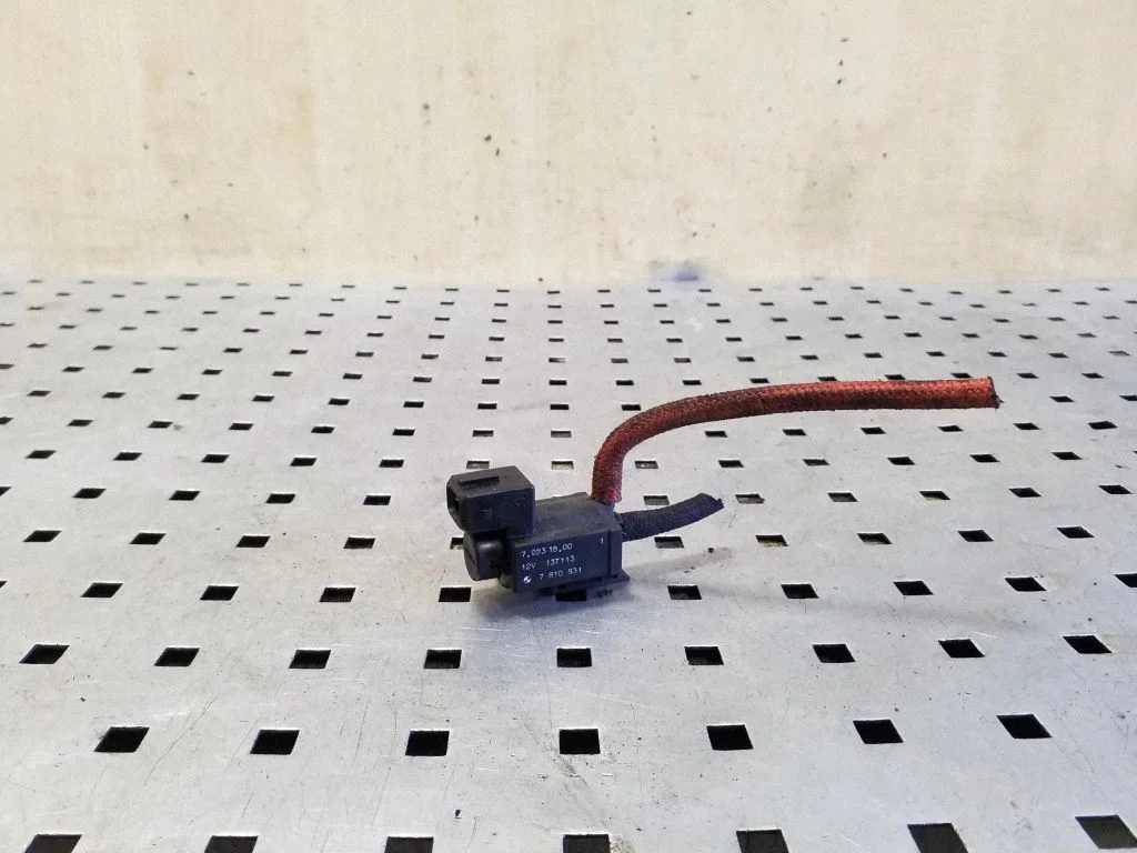 Vacuum valve 7810831
