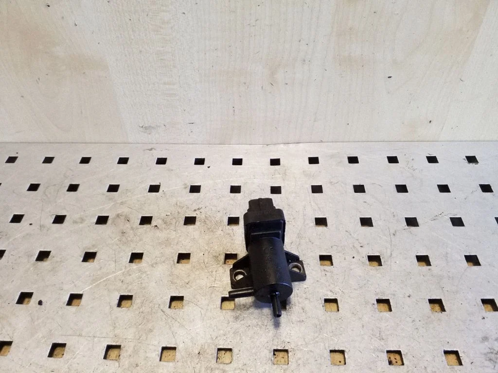 Vacuum valve – Renault Trafic II (X83) (2001-2014)