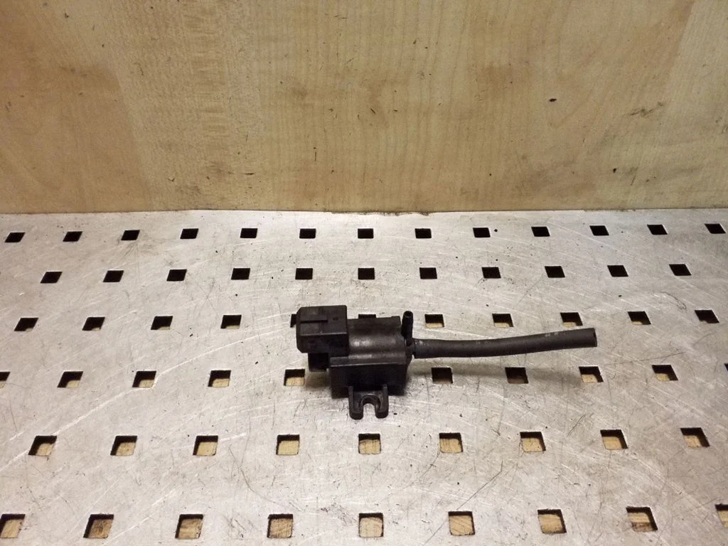 Vacuum valve 70246100