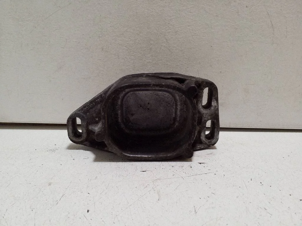 Mootori kinnituskronstein – Volkswagen Passat B5.5 (2001-2005)