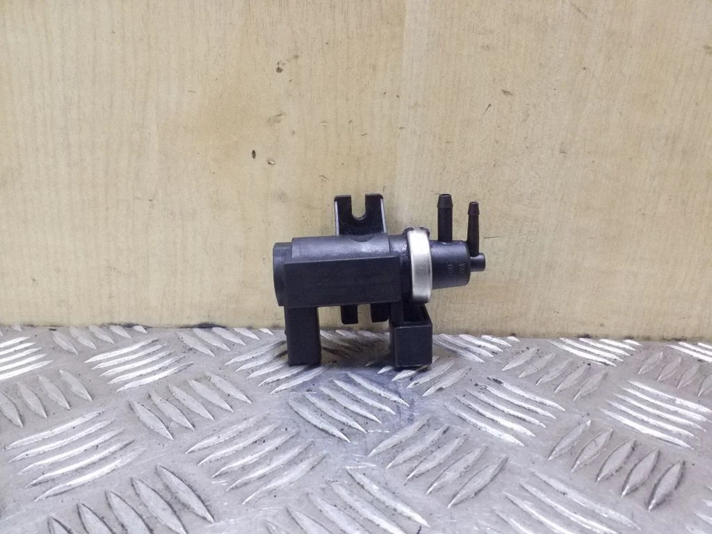Vacuum valve 8E0906628A