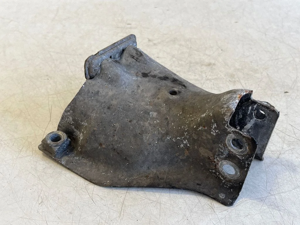Mootori kinnituskronstein – Audi A5 8T 8F (2007-2016)