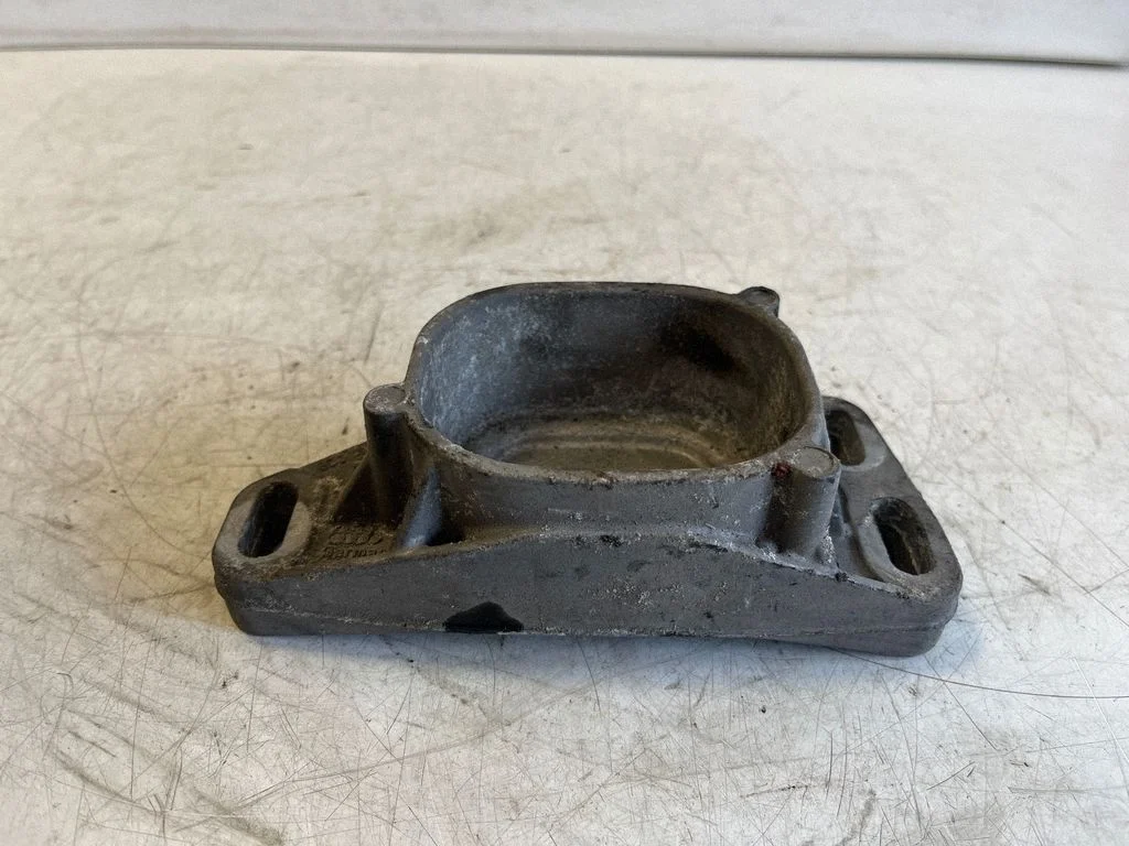 Mootori kinnituskronstein – Volkswagen Passat B5.5 (2001-2005)