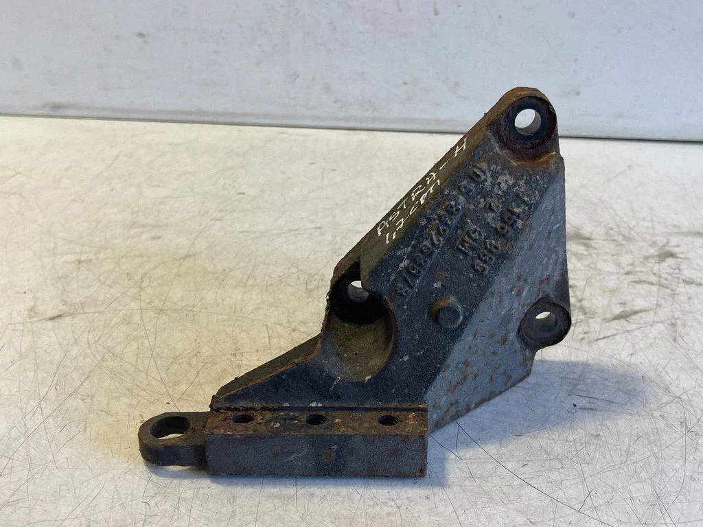 Engine mounting bracket 9156985
