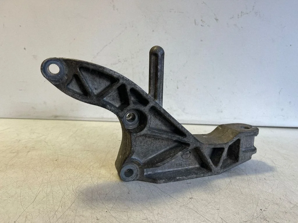Engine mounting bracket 24459826