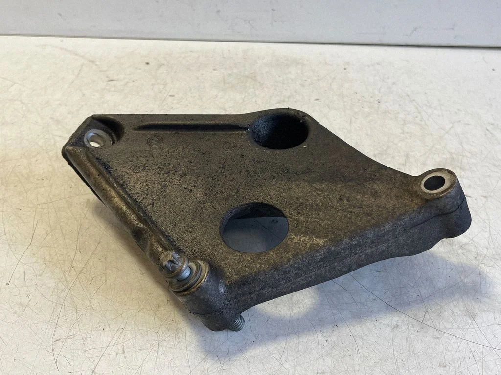 Engine mounting bracket – BMW X3 F25 (2010-2017)