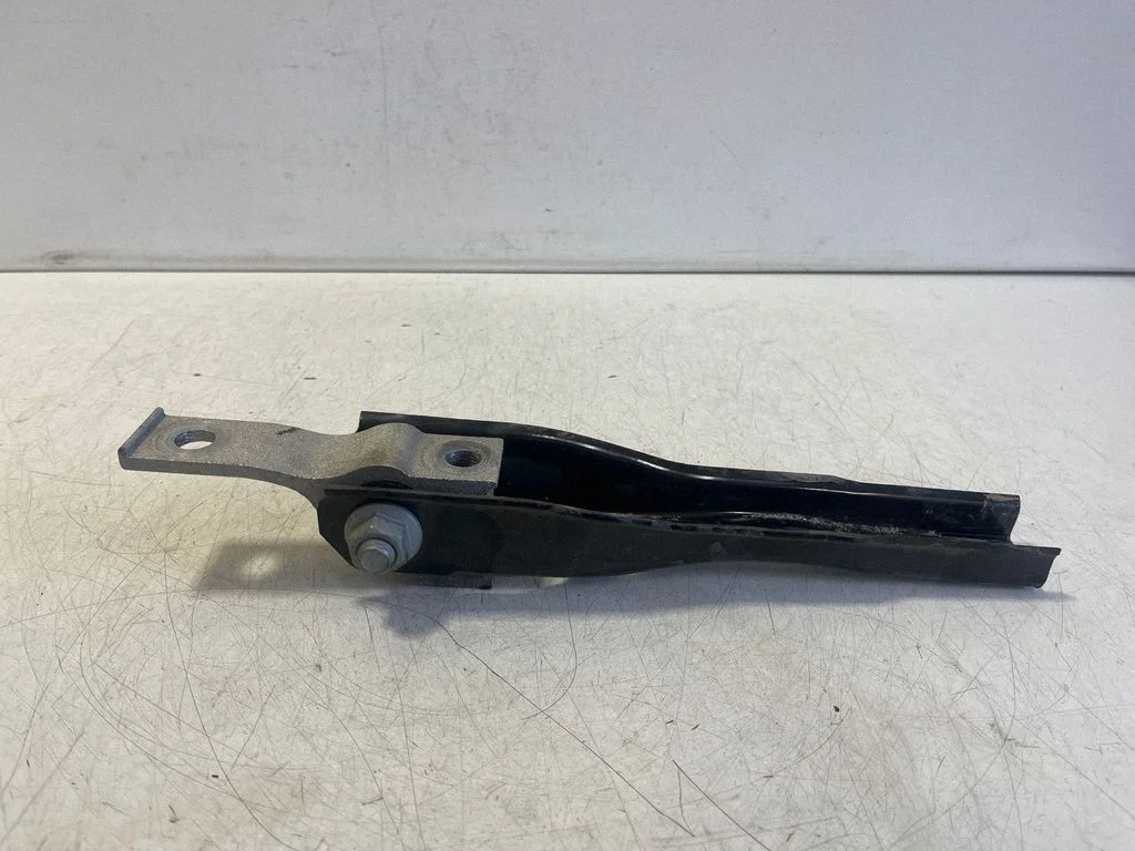 Dzinēja stiprinājuma kronšteins 5Q0199855AG