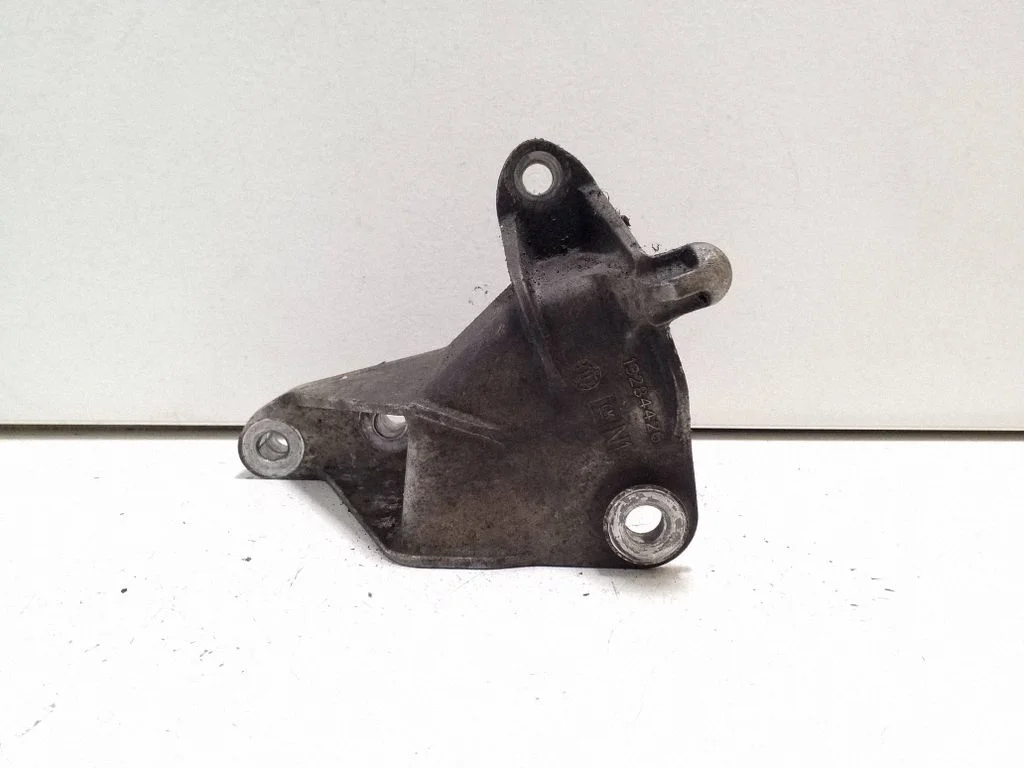 Mootori kinnituskronstein 13284426 – Chevrolet Orlando (2011-)