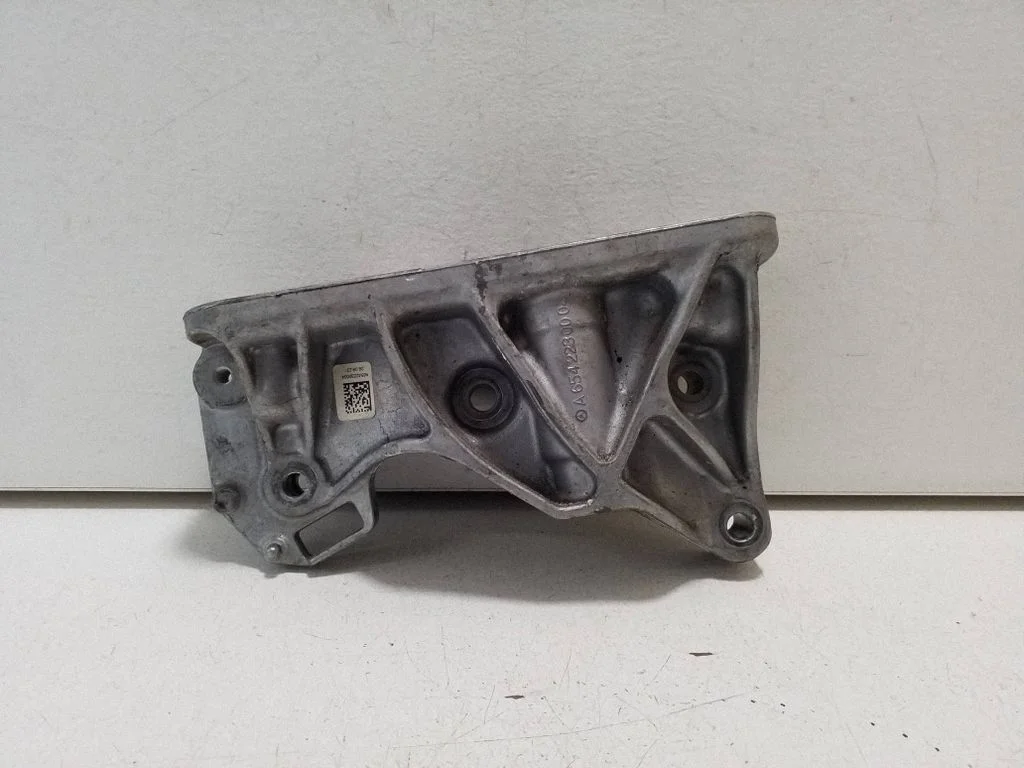 Engine mounting bracket A6542230004