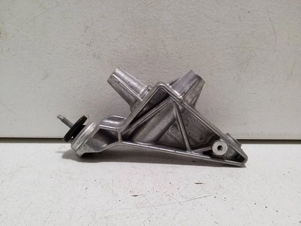 Engine mounting bracket 9J1820881A