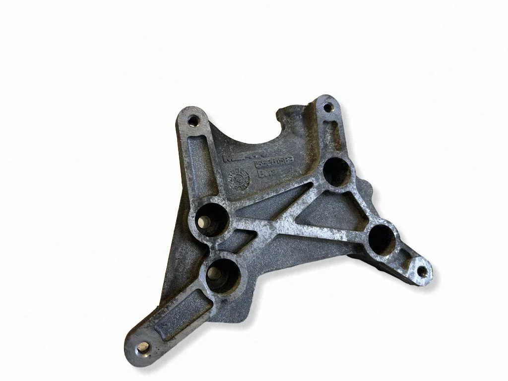 Mootori kinnituskronstein 55261583
