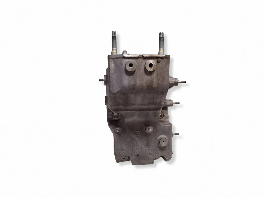 Engine mounting bracket