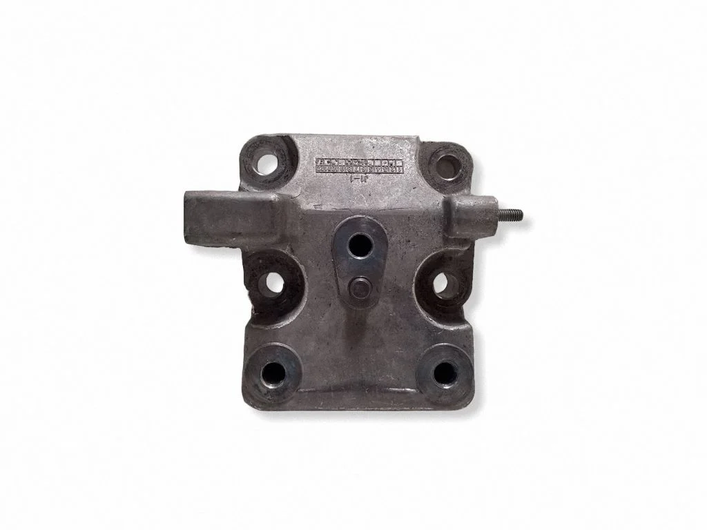 Engine mounting bracket
