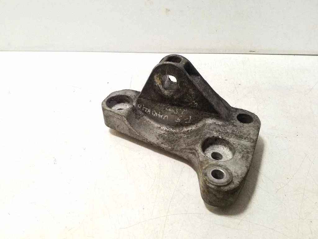 Engine mounting bracket 7H0199207B