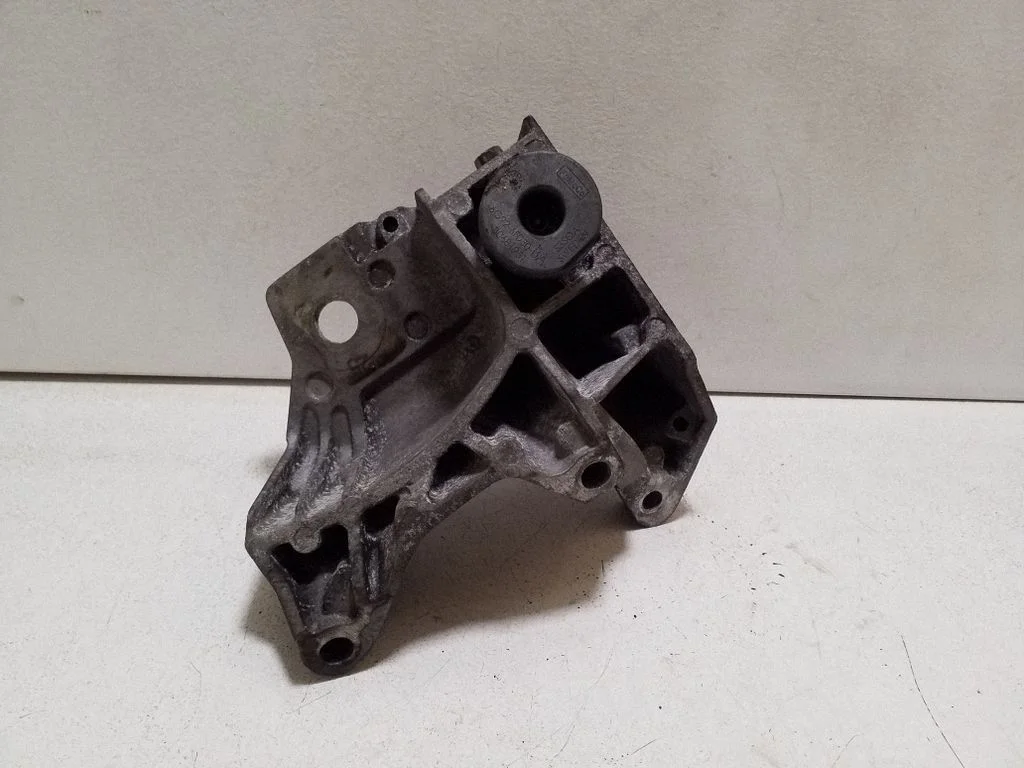 Engine mounting bracket 6G926P096DC
