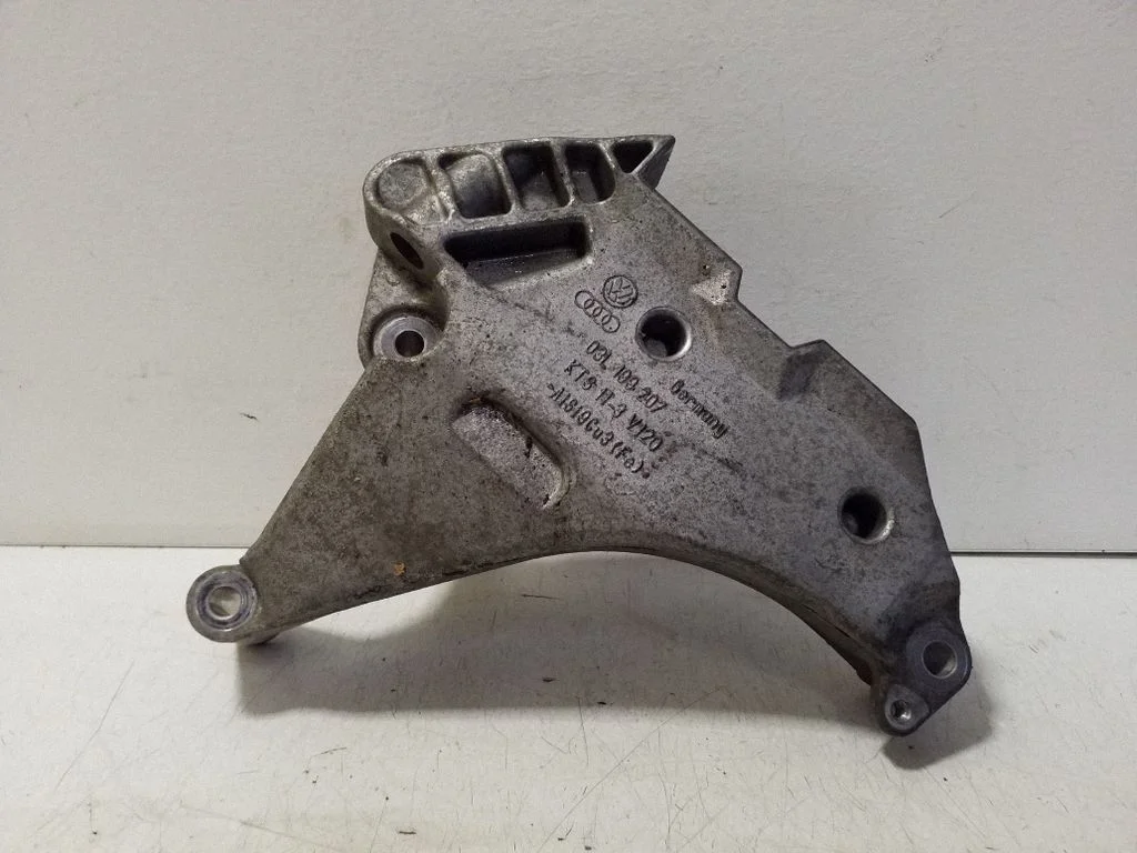 Mootori kinnituskronstein 03L199207 – Audi Q3 8U (2011-2016)