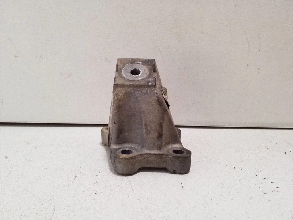 Engine mounting bracket – Audi A6 Allroad C6 (2006-2011)