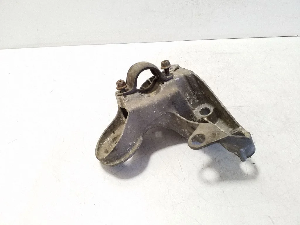 Mootori kinnituskronstein 8E0199351C
