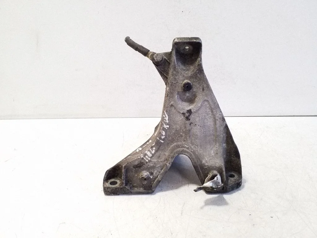 Mootori kinnituskronstein 8E0199308D