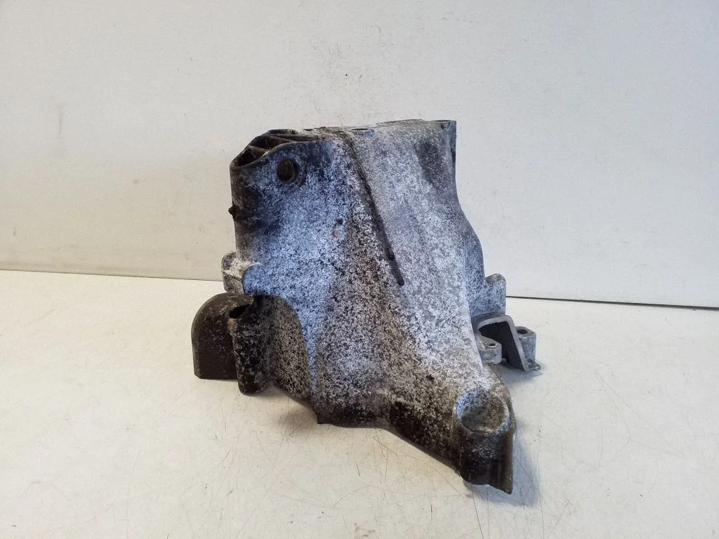 Engine mounting bracket 04C199207BH