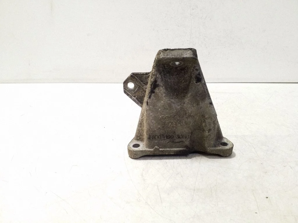 Engine mounting bracket 8D0199308D