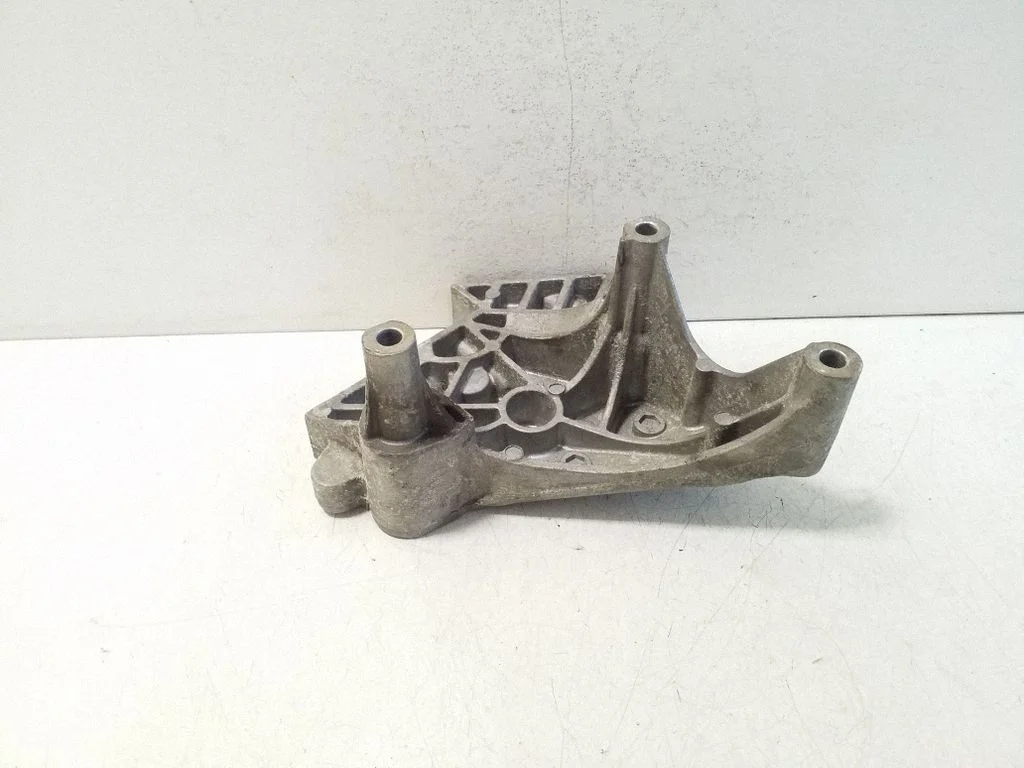 Mootori kinnituskronstein 03G199207G