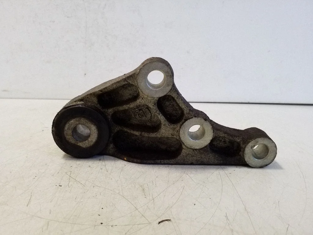 Engine mounting bracket 52026843