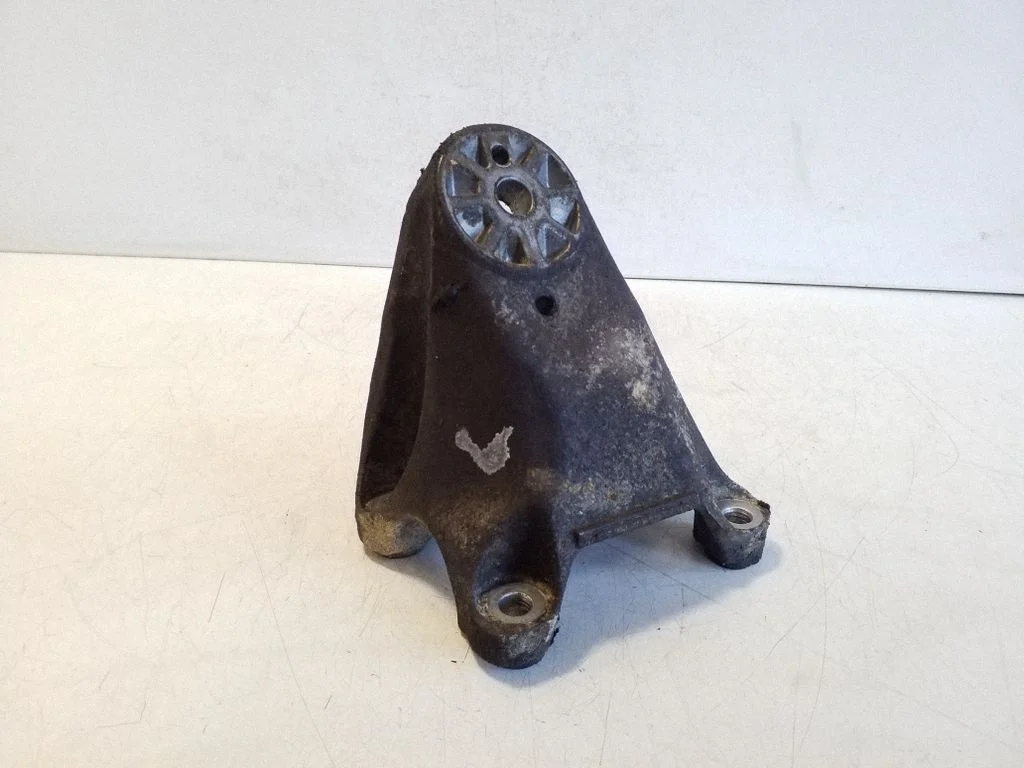 Mootori kinnituskronstein 7L8199307K