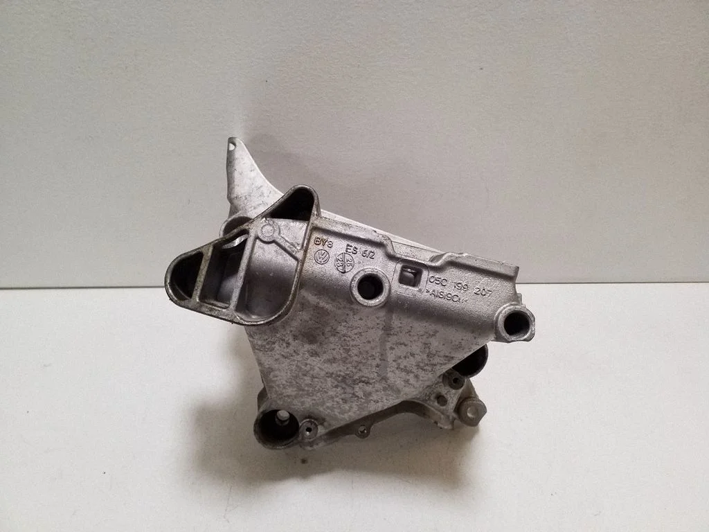 Engine mounting bracket 05C199207