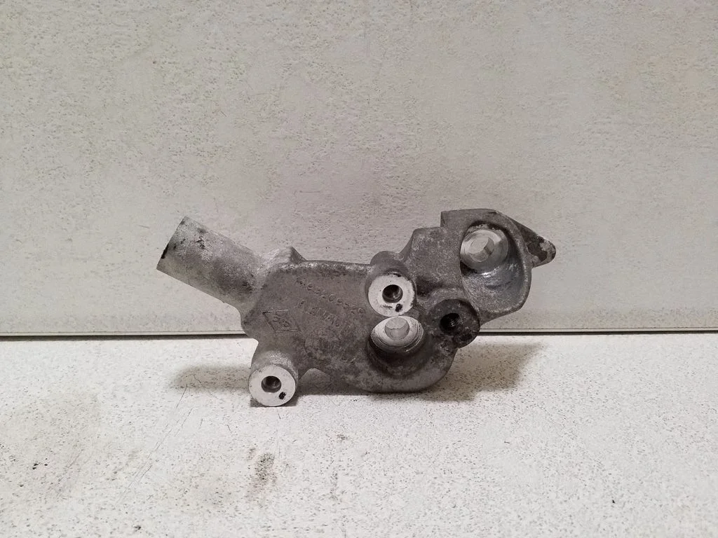 Engine mounting bracket 149320952R