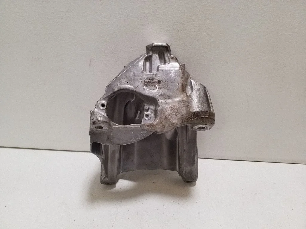 Engine mounting bracket 4M0199307BN