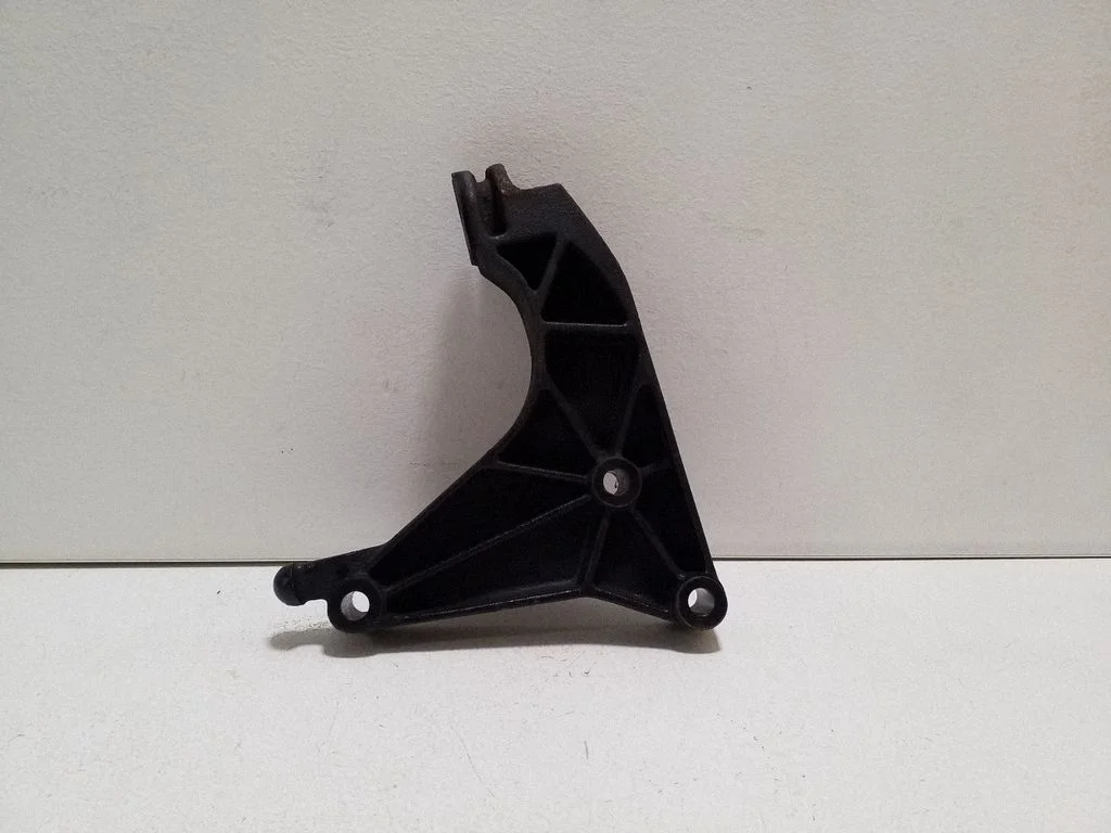 Engine mounting bracket 24403861