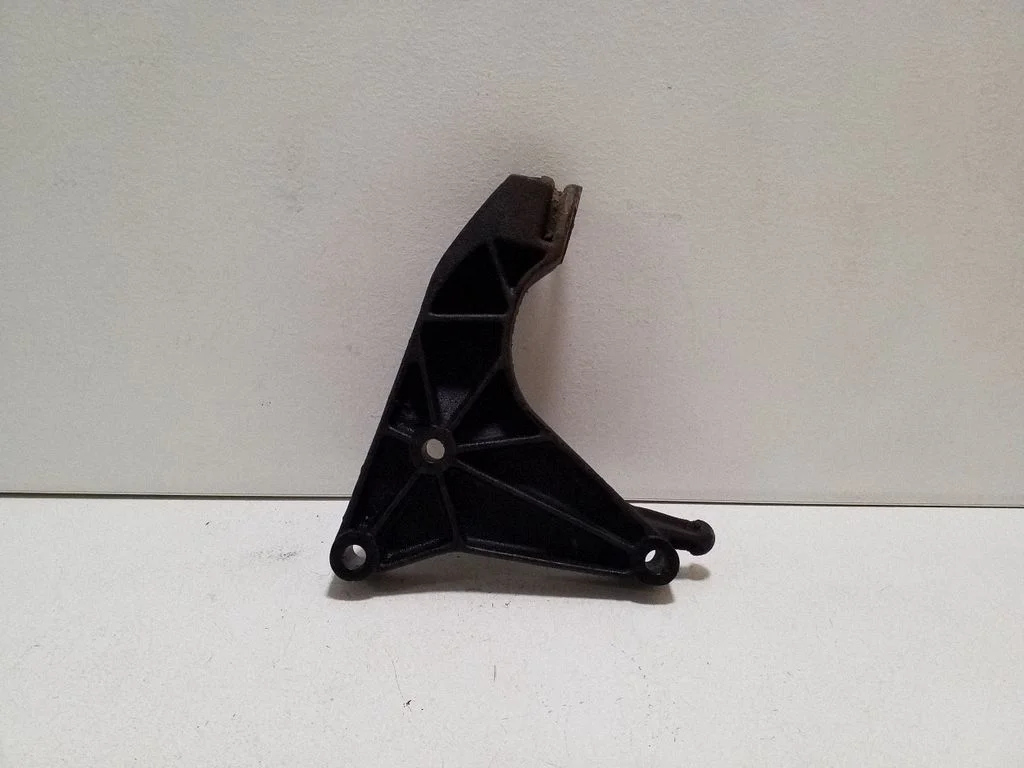 Engine mounting bracket 24403861