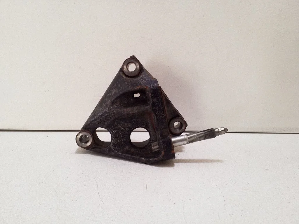 Mootori kinnituskronstein – Toyota Prius (XW30) (2009-2015)