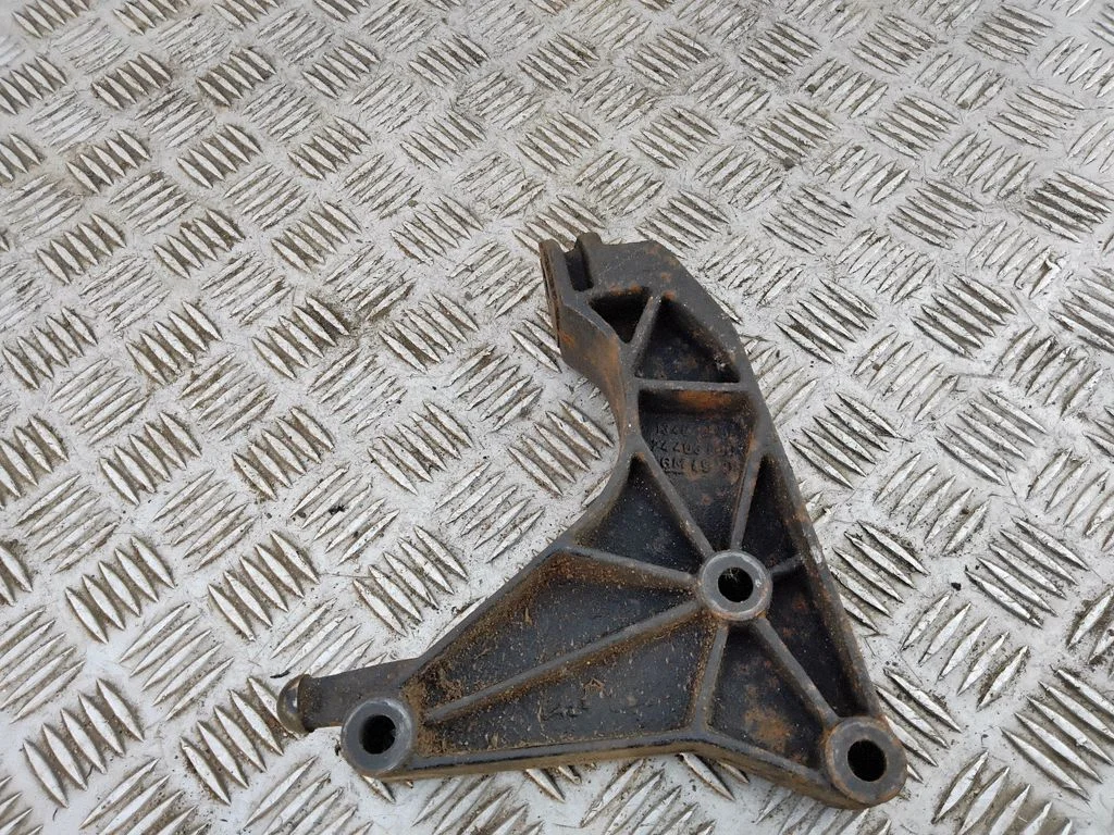 Engine mounting bracket 24403861