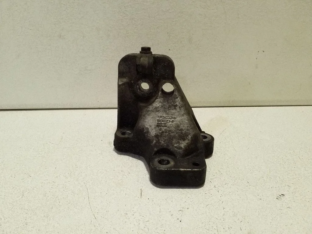 Engine mounting bracket 86341232