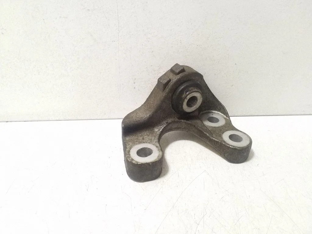Engine mounting bracket 68172353AD