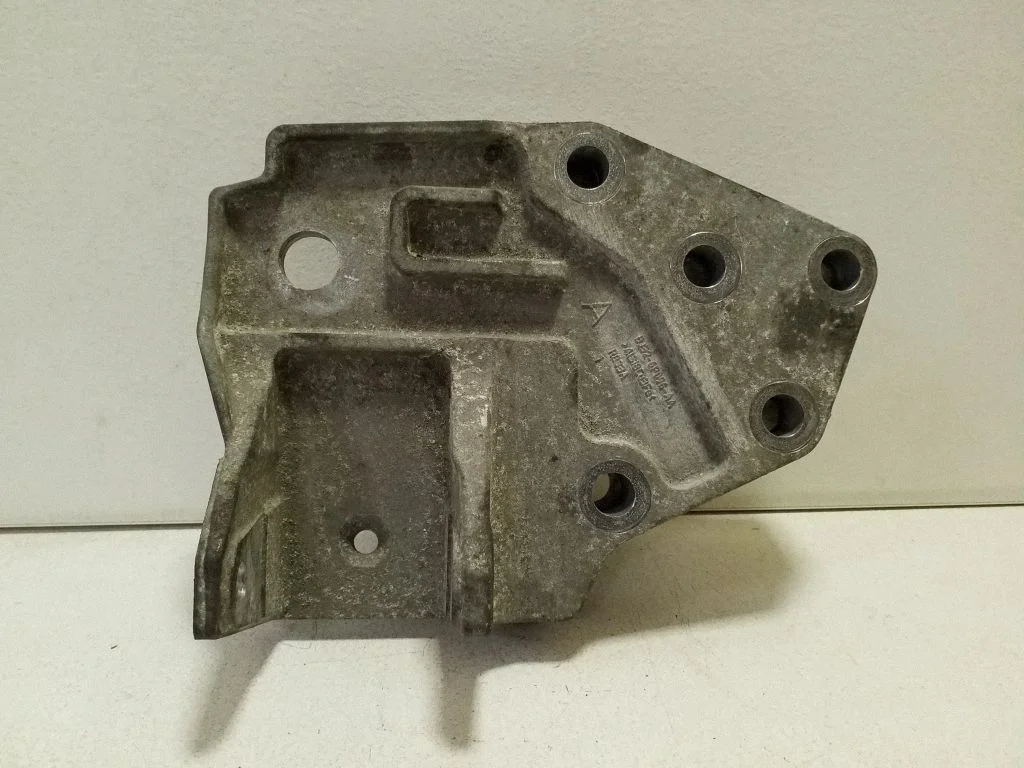 Wspornik silnika BJ326P096AA