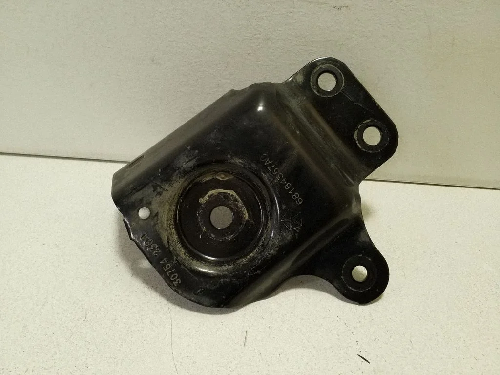 Engine mounting bracket