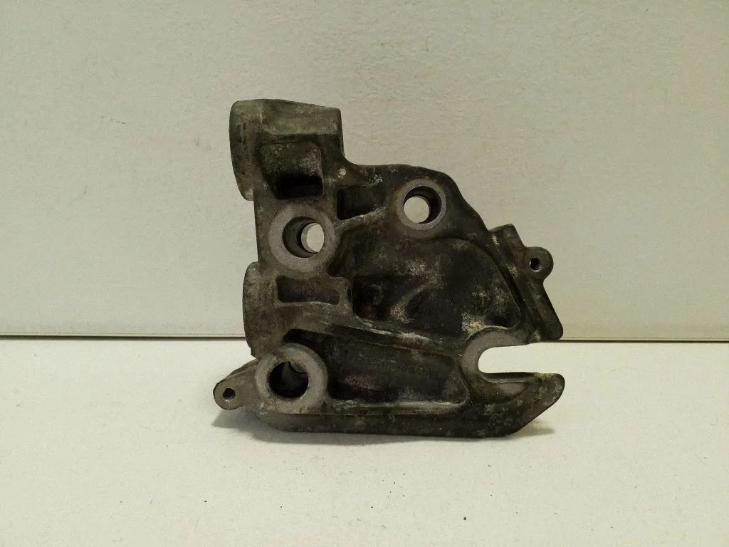 Engine mounting bracket 6M516030BA