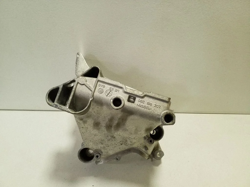 Engine mounting bracket 05C199207