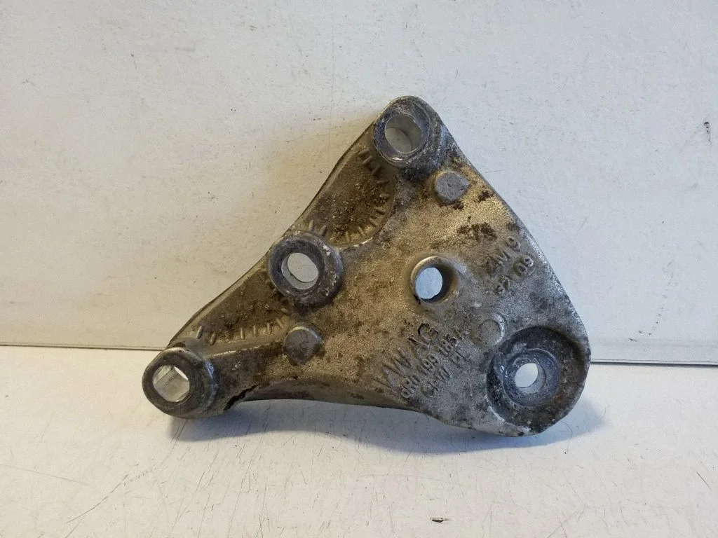 Engine mounting bracket 6R0199185