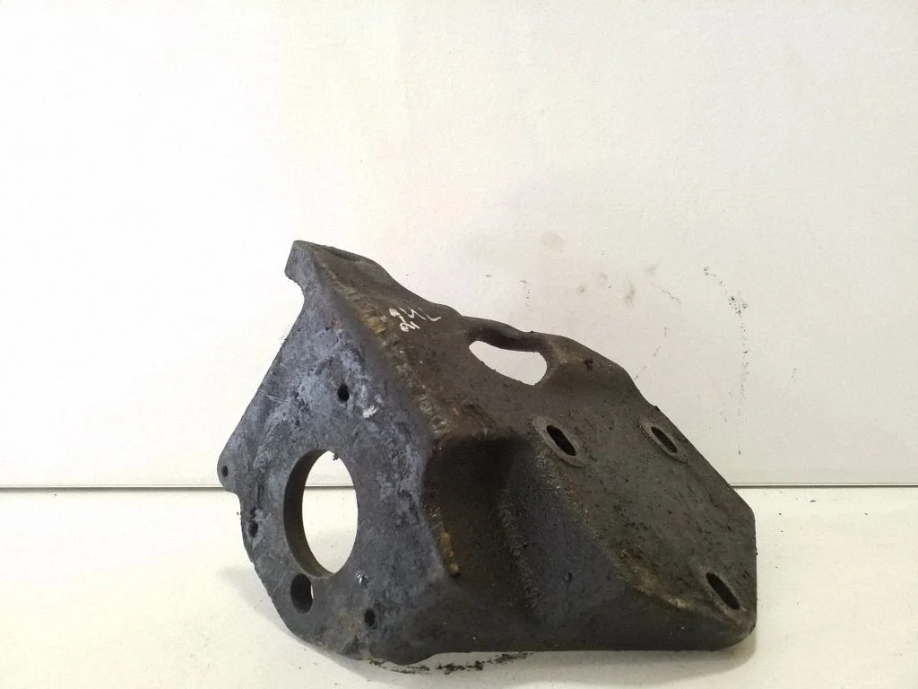 Engine mounting bracket 074130147