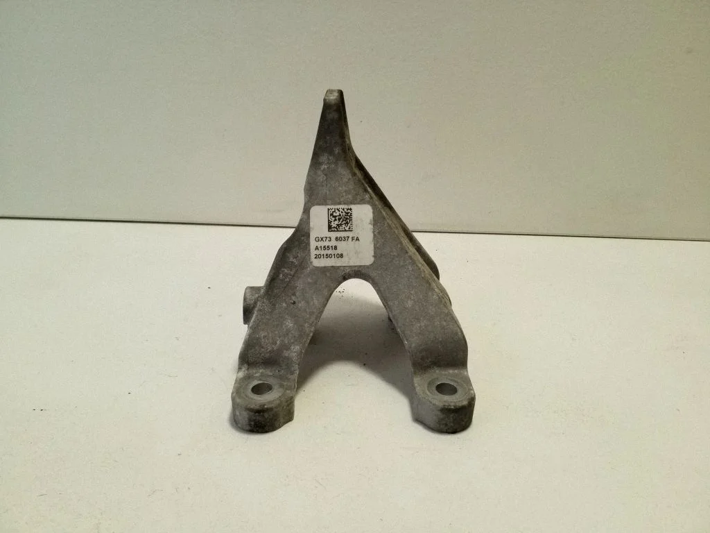Engine mounting bracket GX736037FA