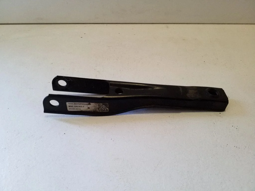 Engine mounting bracket 5QE199855F